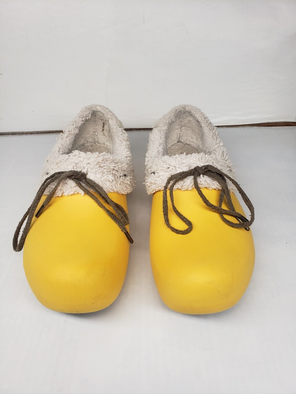 Crocs Gretel Faux Fur Clogs Inside Lined Yellow Womens Size 8 Used